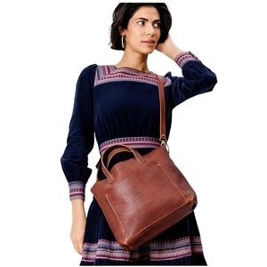 Portland Leather Medium Crossbody Tote with Zipper in Nutmeg
